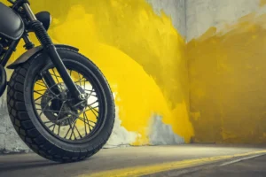 Pression pneu moto&nbsp;: conseils pour un gonflage optimal et sûr